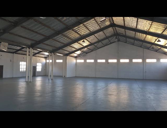1,350M² FACTORY TO LET IN TRIANGLE FARM